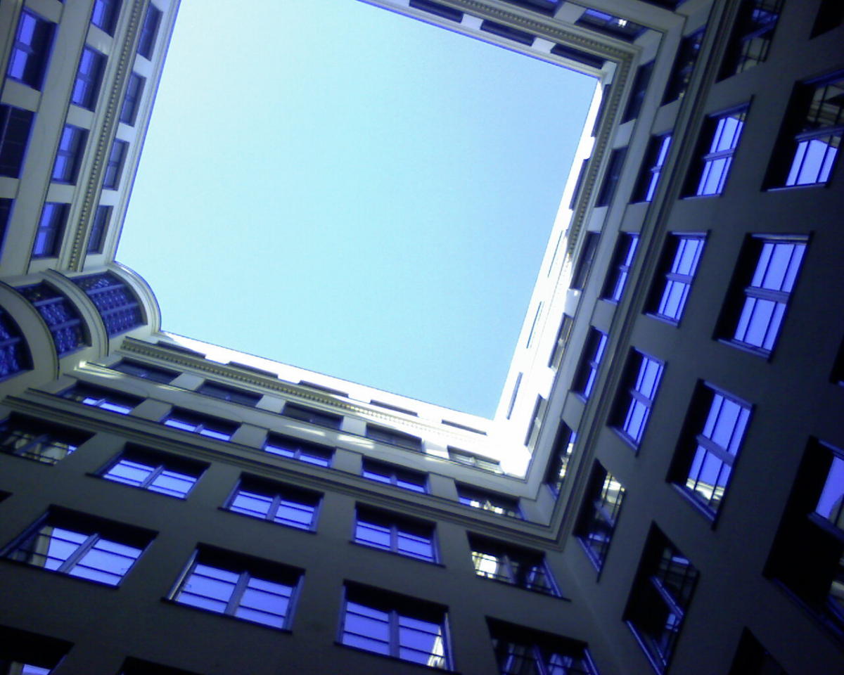 Lichthof blau 004 Monaco Stefan Sakowitz